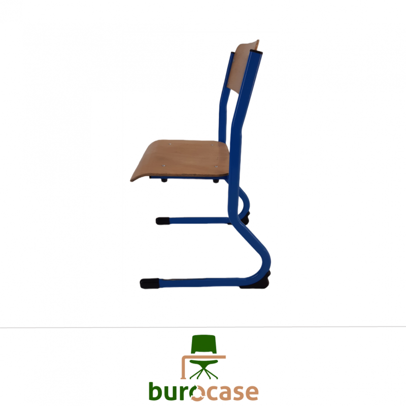CHAISE APPUI SUR TABLE