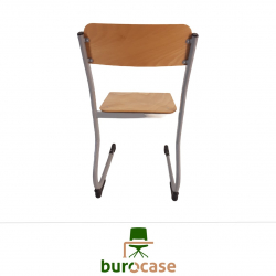 CHAISE APPUI SUR TABLE