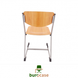CHAISE APPUI SUR TABLE