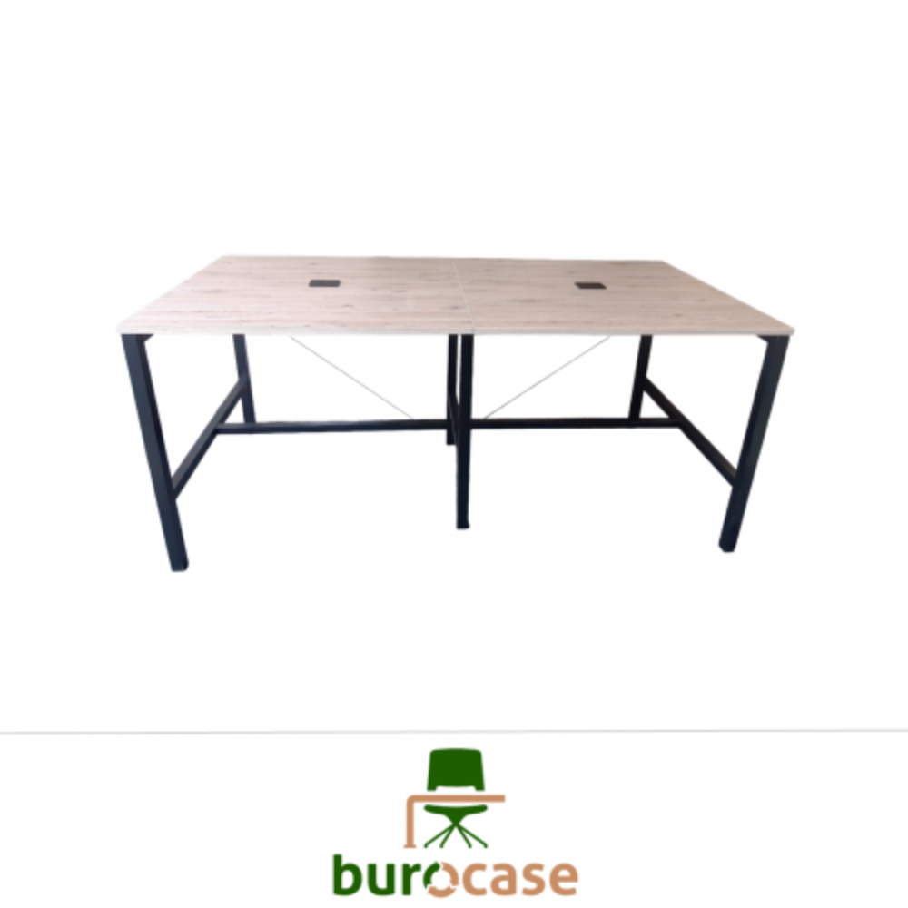 TABLE HAUTE DE RÉUNION...