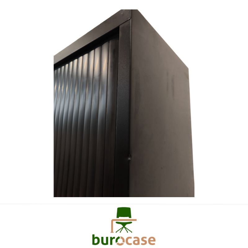 ARMOIRE HAUTE À RIDEAUX