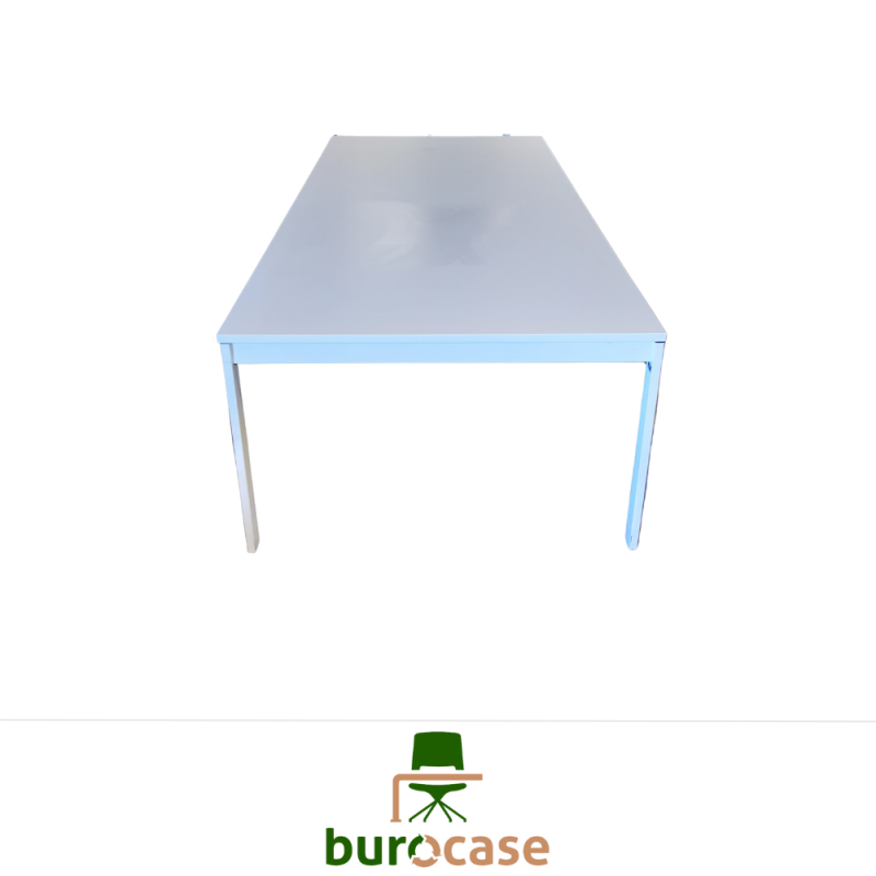 TABLE DE RÉUNION 8-10P.