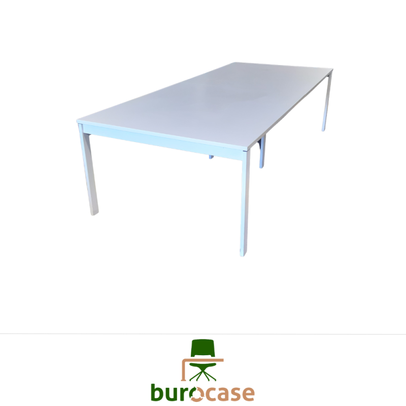 TABLE DE RÉUNION 8-10P.
