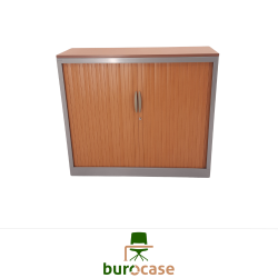 ARMOIRE BASSE À RIDEAUX