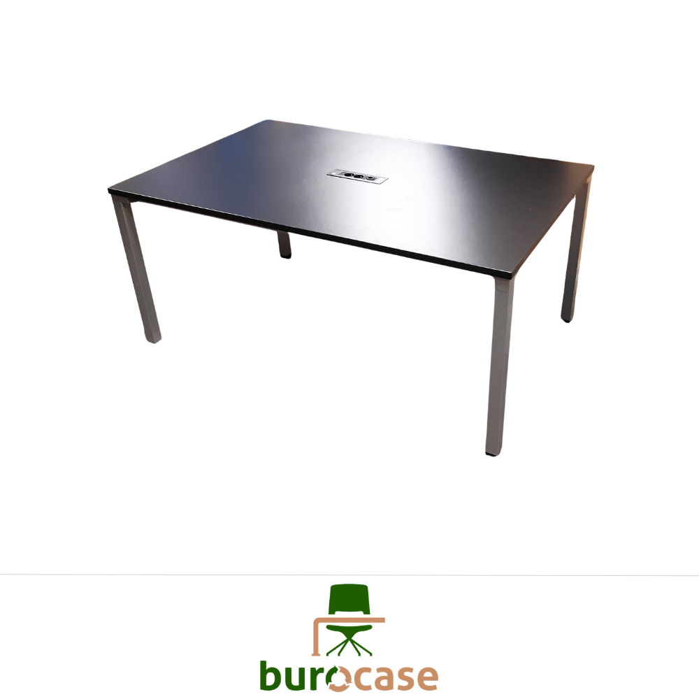 TABLE DE RÉUNION 4 À 6 P.