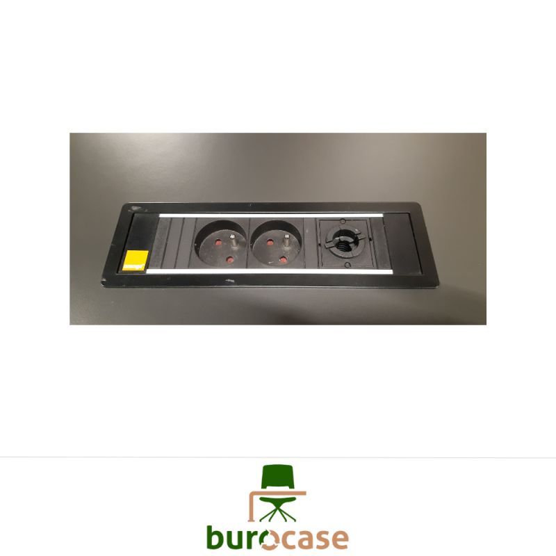 TABLE DE RÉUNION 4 À 6 P.