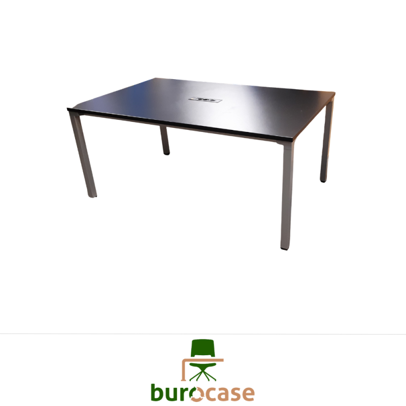 TABLE DE RÉUNION 4 À 6 P.