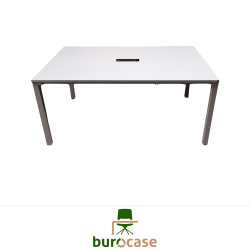 TABLE DE RÉUNION 4 À 6 P.