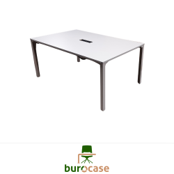 TABLE DE RÉUNION 4 À 6 P.