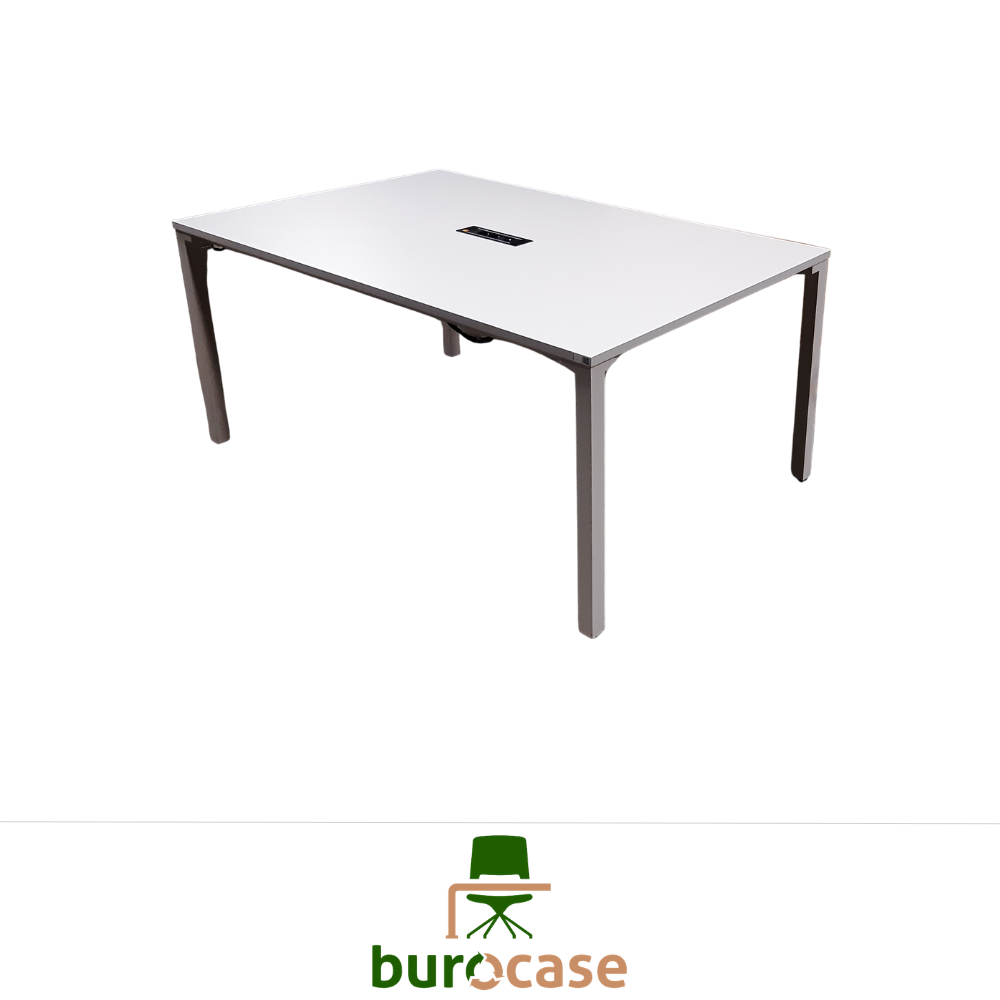 TABLE DE RÉUNION 4 À 6 P.