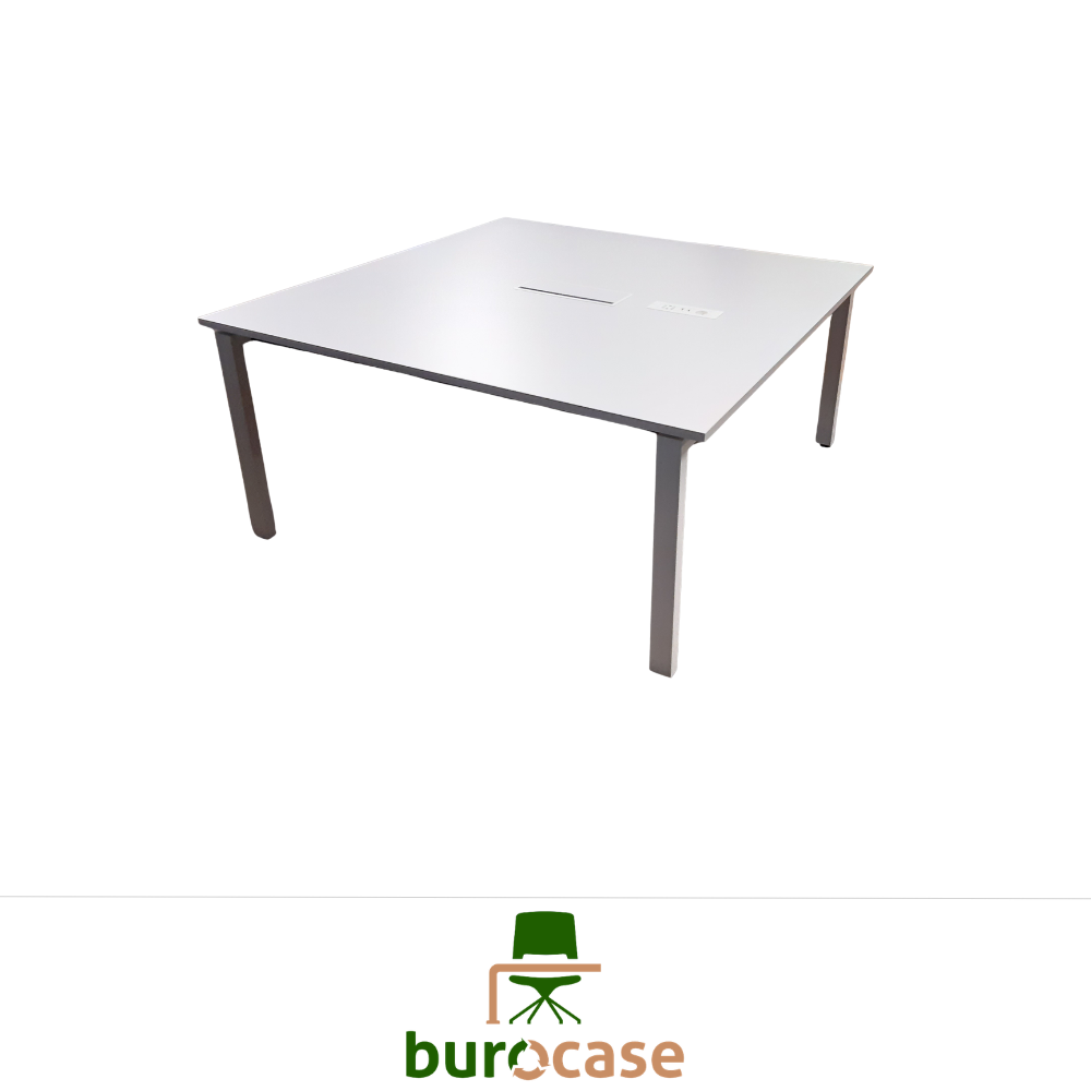 TABLE DE RÉUNION  - 8P.