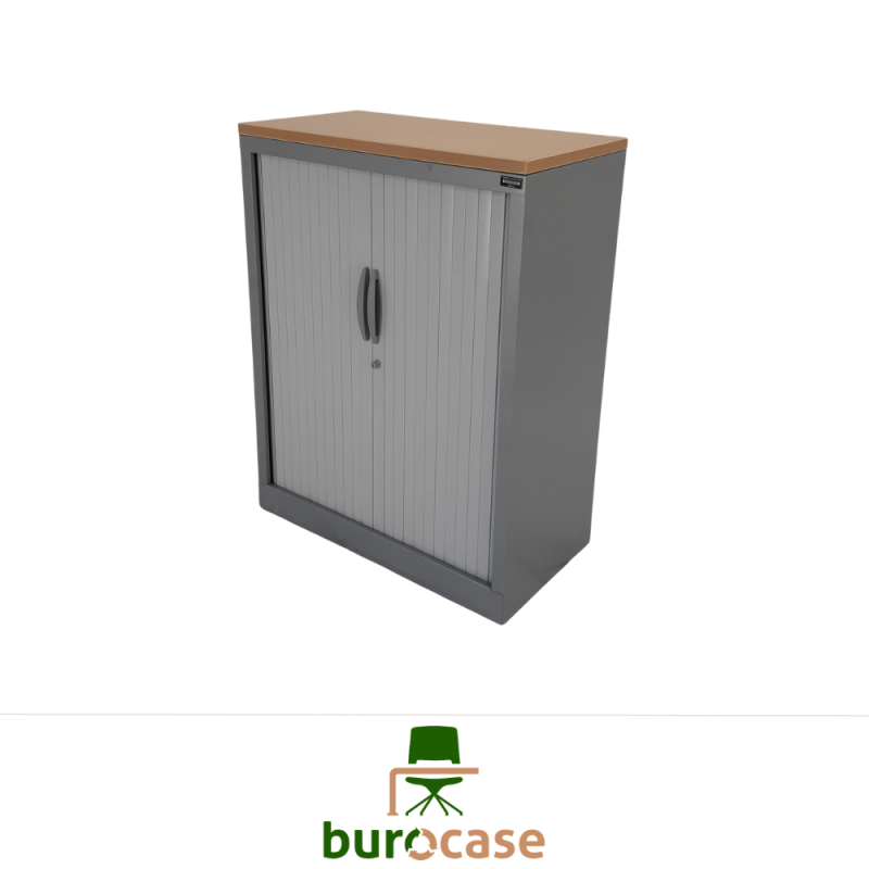 ARMOIRE BASSE À RIDEAUX