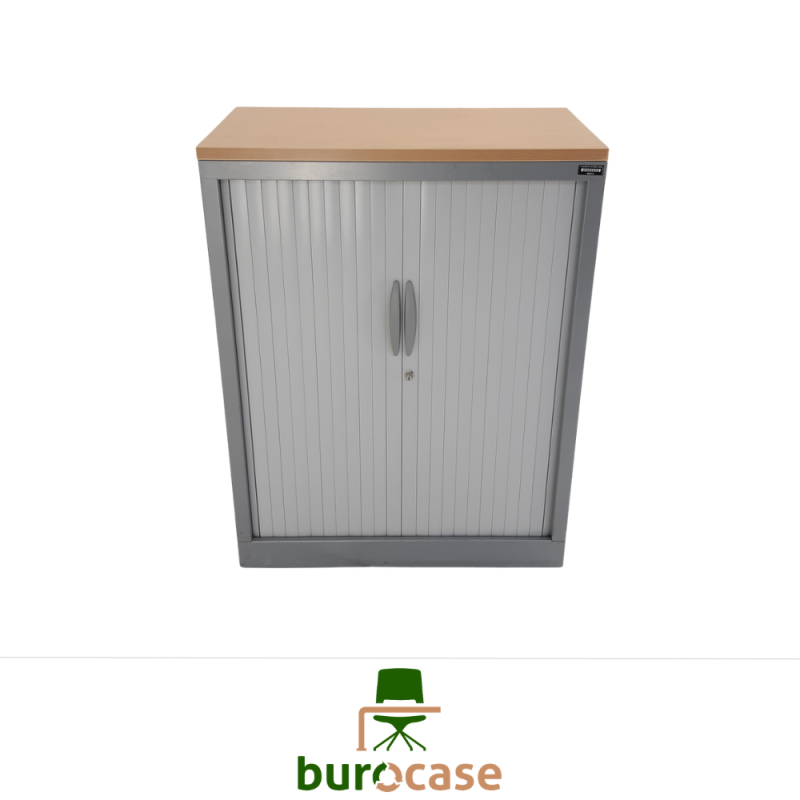 ARMOIRE BASSE À RIDEAUX
