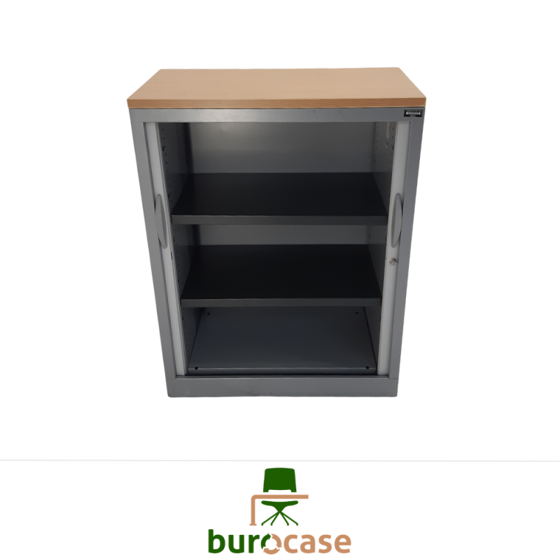 ARMOIRE BASSE À RIDEAUX