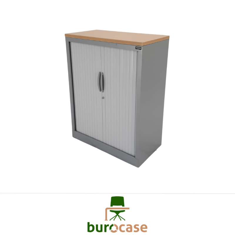 ARMOIRE BASSE À RIDEAUX