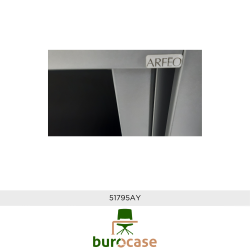 ARMOIRE BASSE À RIDEAUX