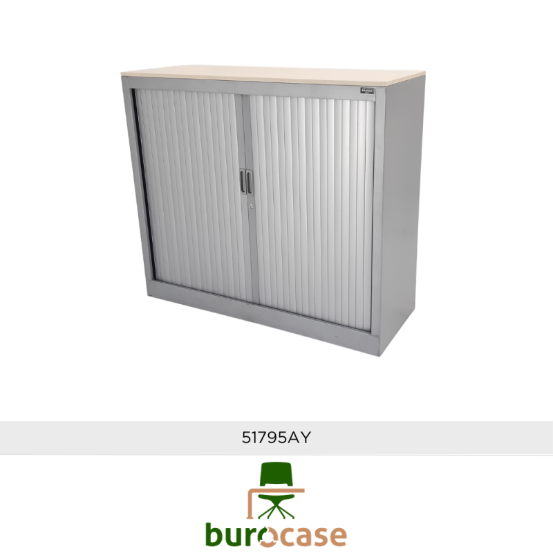 ARMOIRE BASSE À RIDEAUX