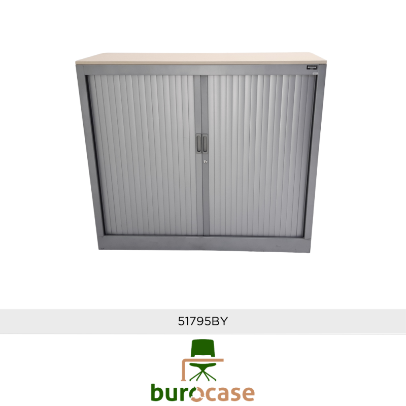 ARMOIRE BASSE À RIDEAUX