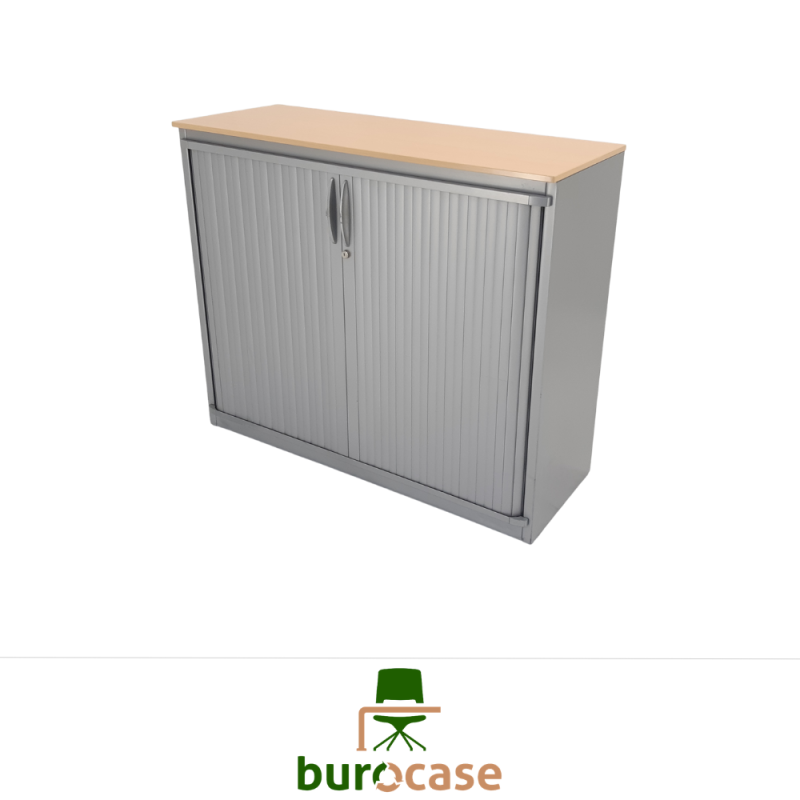 ARMOIRE BASSE À RIDEAUX