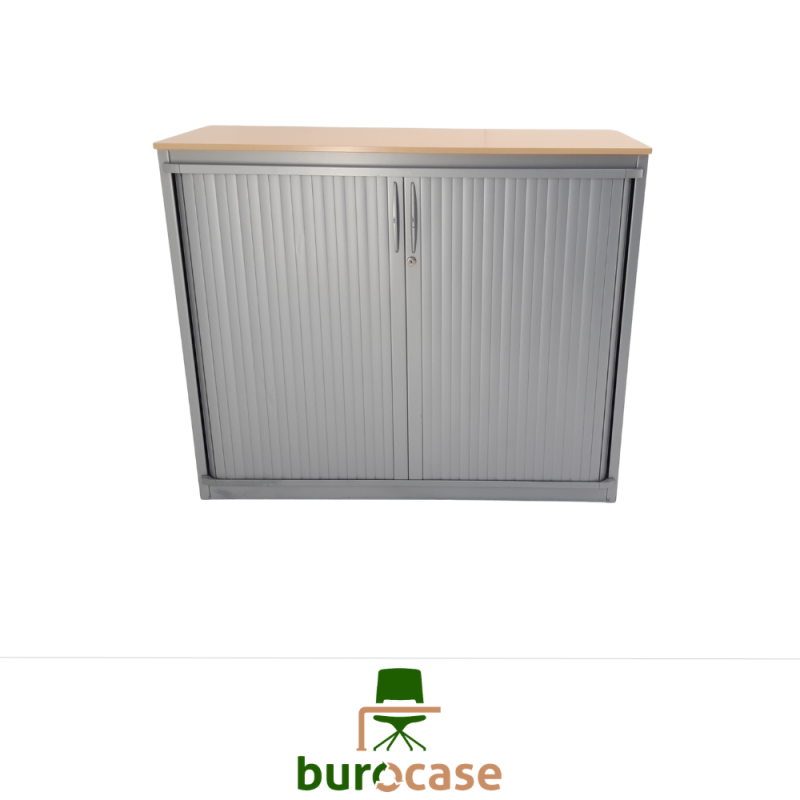 ARMOIRE BASSE À RIDEAUX