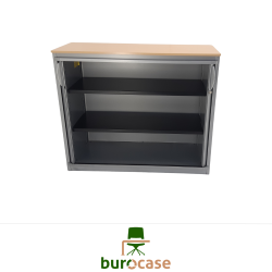 ARMOIRE BASSE À RIDEAUX