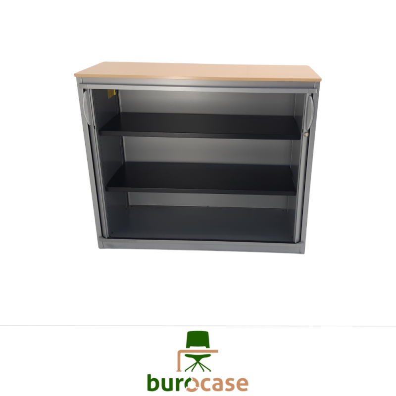 ARMOIRE BASSE À RIDEAUX