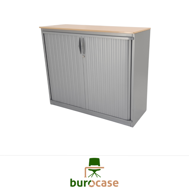 ARMOIRE BASSE À RIDEAUX