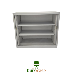 ARMOIRE BASSE À RIDEAUX