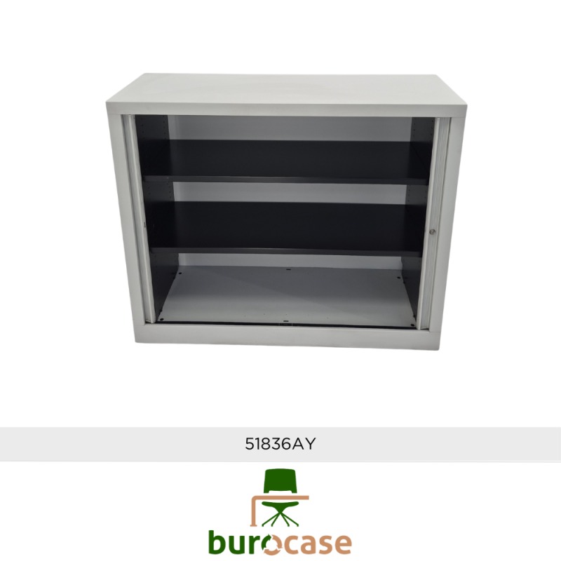 ARMOIRE BASSE À RIDEAUX