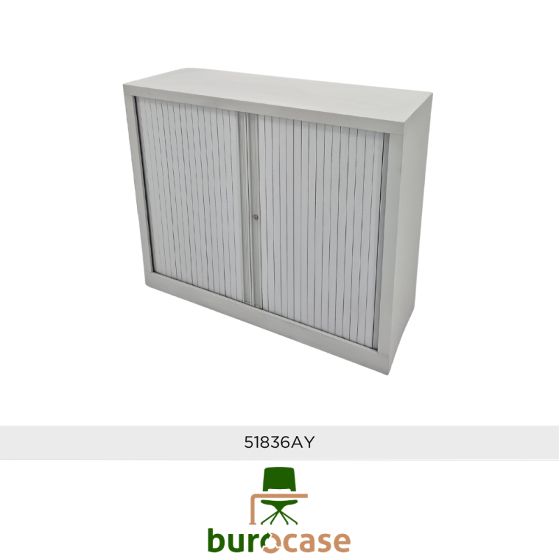 ARMOIRE BASSE À RIDEAUX