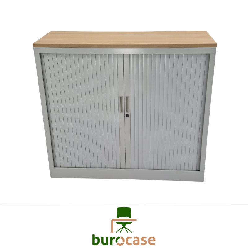 ARMOIRE BASSE À RIDEAUX