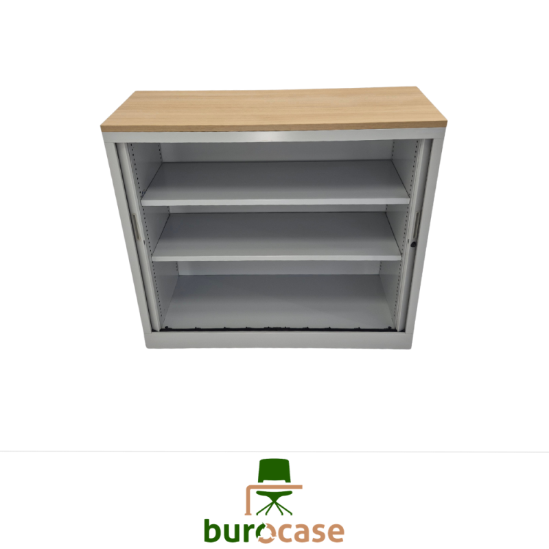 ARMOIRE BASSE À RIDEAUX
