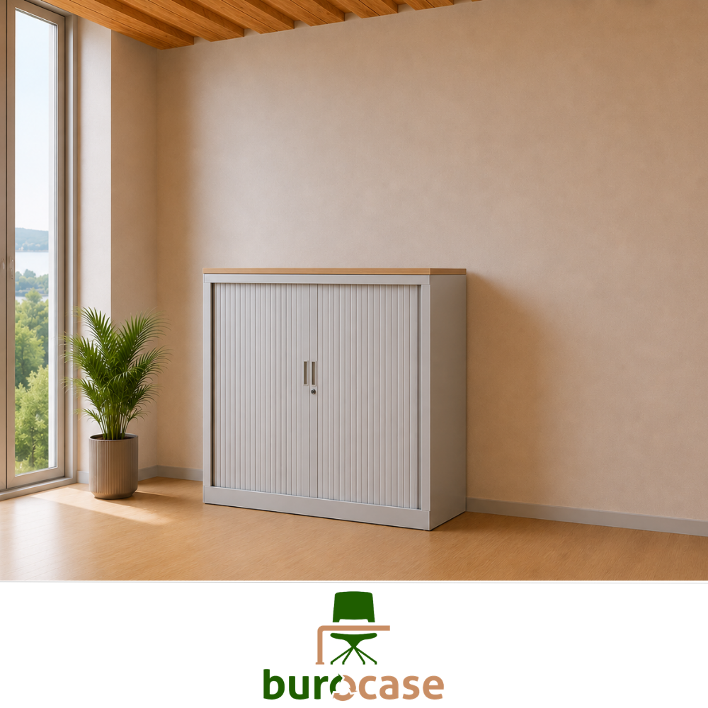 ARMOIRE BASSE À RIDEAUX