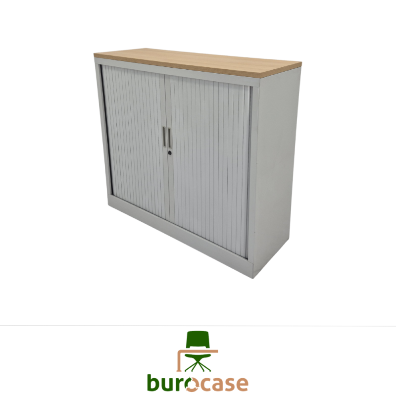ARMOIRE BASSE À RIDEAUX