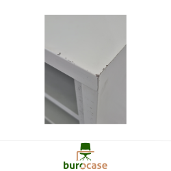 ARMOIRE BASSE À RIDEAUX