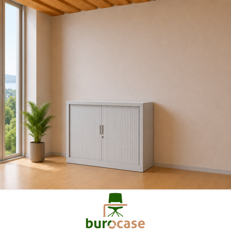 ARMOIRE BASSE À RIDEAUX