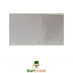 ARMOIRE BASSE À RIDEAUX