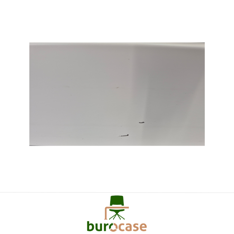 ARMOIRE BASSE À RIDEAUX