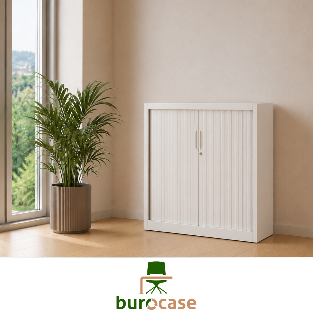 ARMOIRE BASSE À RIDEAUX