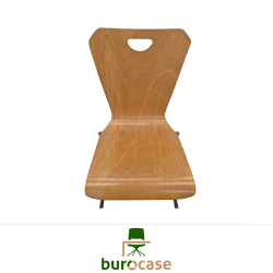 CHAISE APPUI SUR TABLE