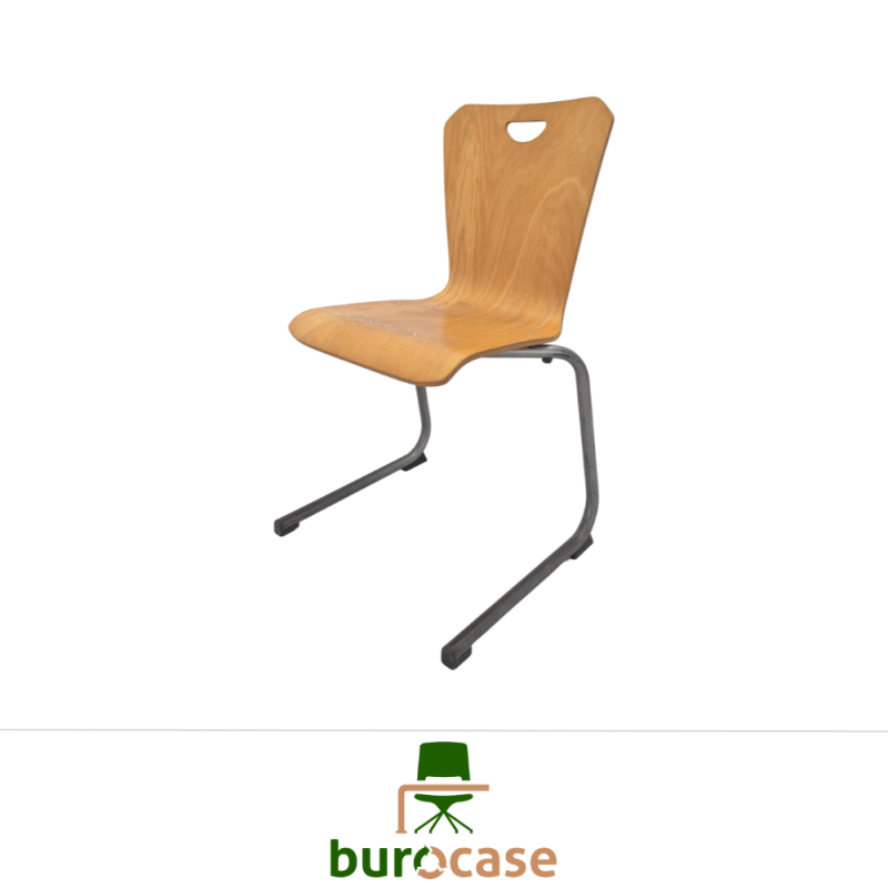 CHAISE APPUI SUR TABLE