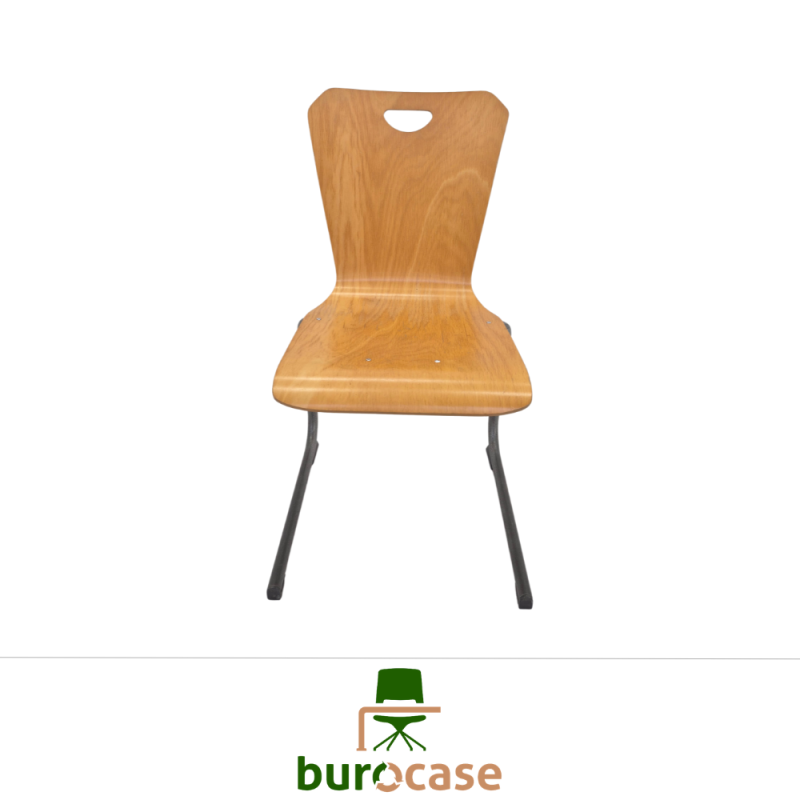 CHAISE APPUI SUR TABLE
