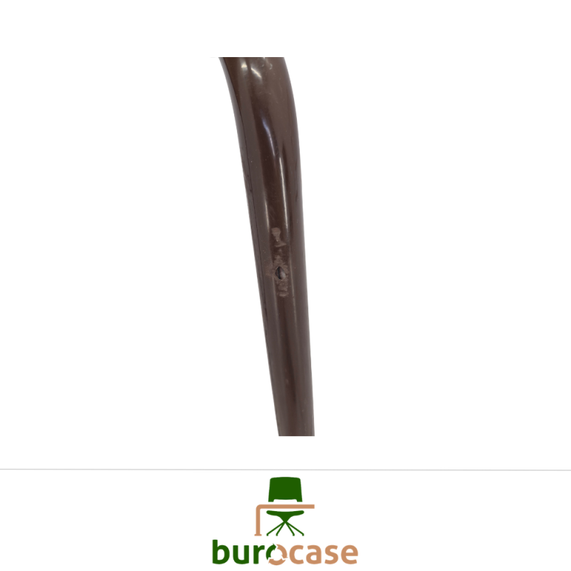 CHAISE APPUI SUR TABLE