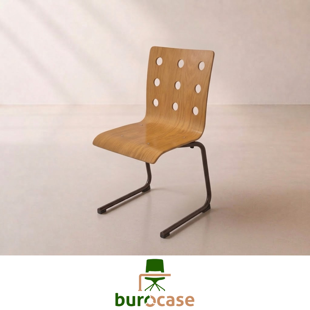 CHAISE APPUI SUR TABLE