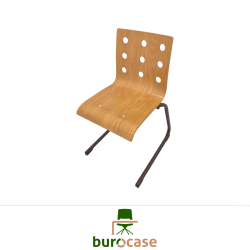 CHAISE APPUI SUR TABLE