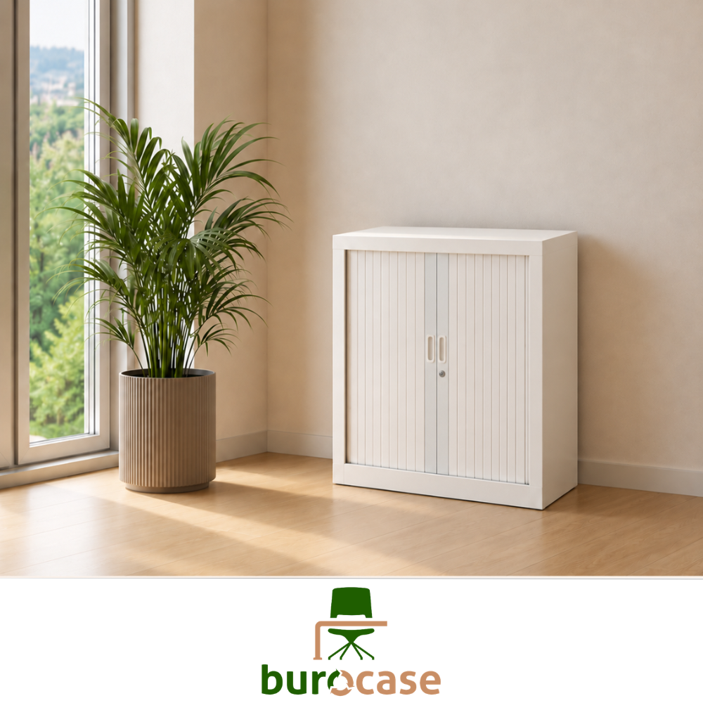 ARMOIRE BASSE À RIDEAUX