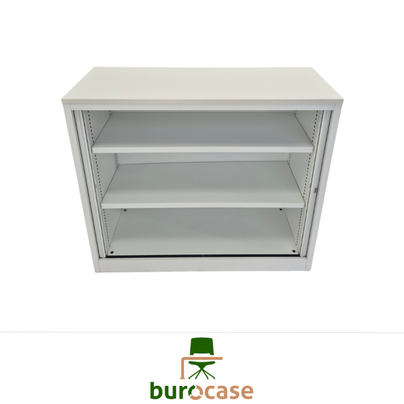 ARMOIRE BASSE À RIDEAUX