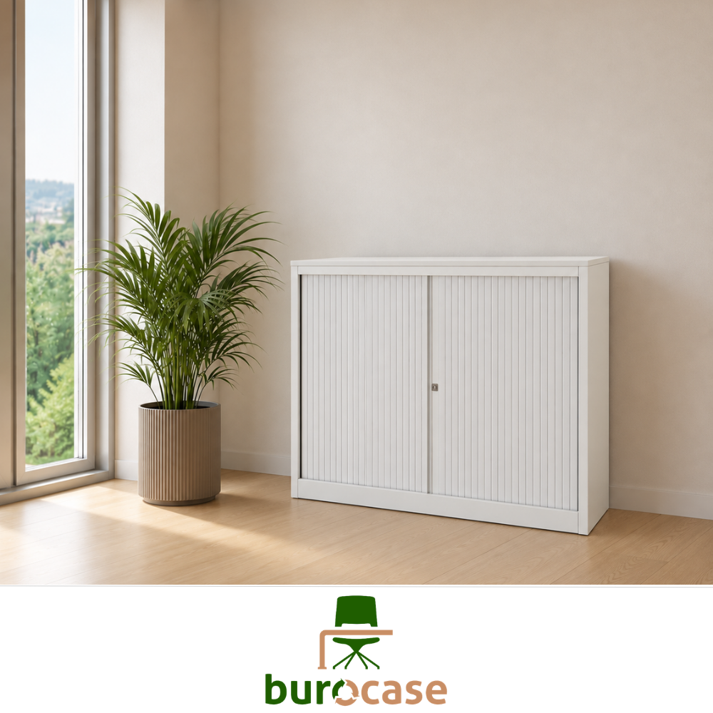 ARMOIRE BASSE À RIDEAUX