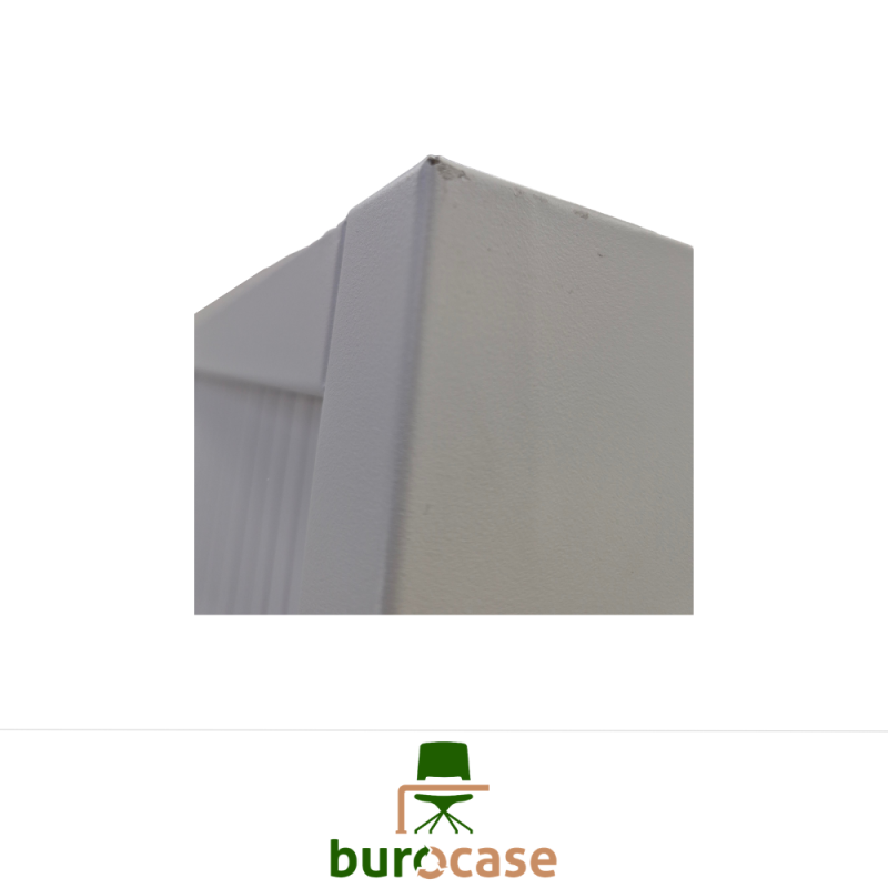 ARMOIRE HAUTE À RIDEAUX