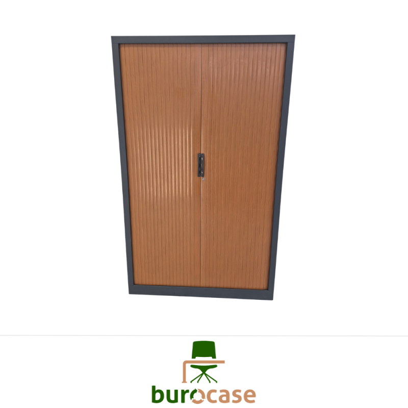 ARMOIRE HAUTE À RIDEAUX